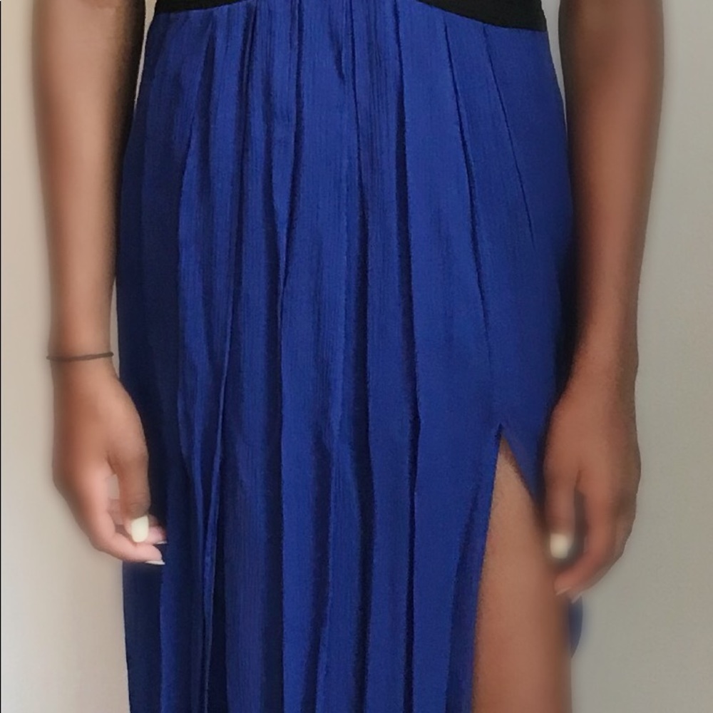 Gown - Picture 2 of 7